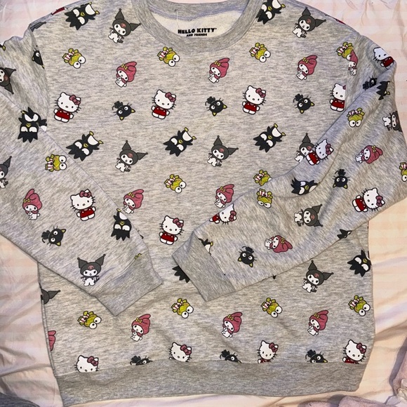 💕🖤 Hello Kitty oversized Crewneck Sweatshirt Sanrio super soft Christmas - Picture 1 of 3